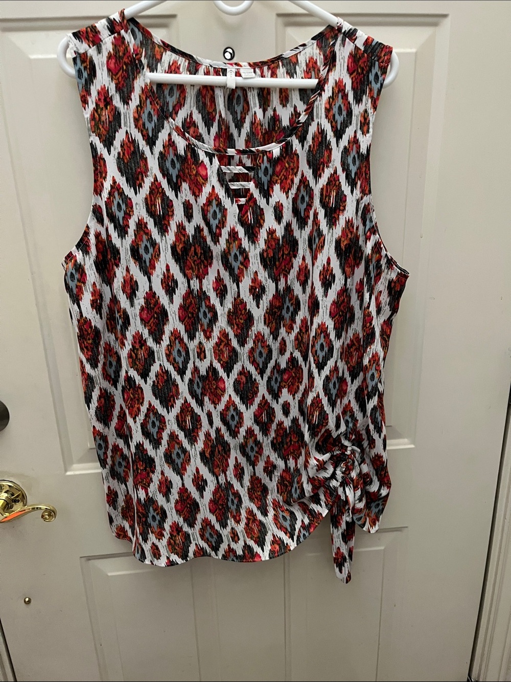 Sleeveless Ikat Print Tie-Hem Top - White with Red & Gray